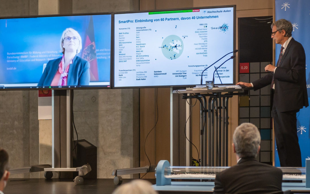 Bundesministerin Karliczek trifft die forschungsstarke Hochschule Aalen – Dialog zu Chancen und Herausforderungen von Kooperationen zwischen Hochschulen und Wirtschaft