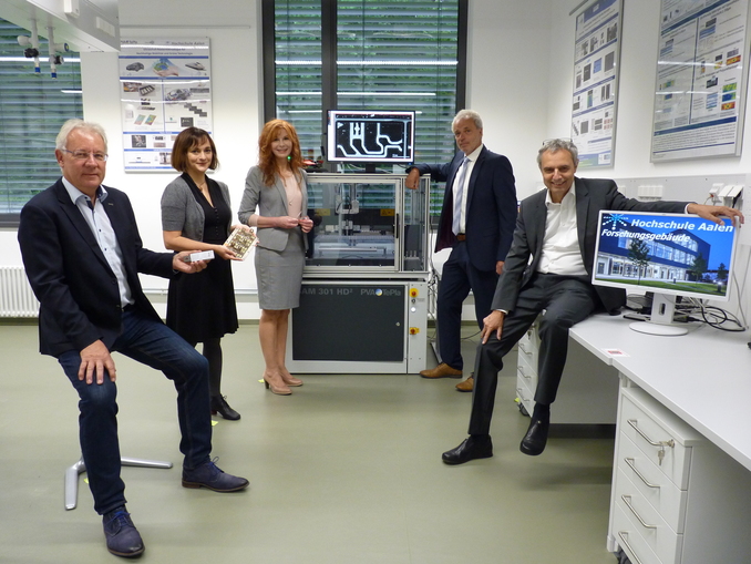 Ultraschall-Rastermikroskopie für Grüne Technologien und Digitalisierung – Materialwissenschaft der Hochschule Aalen baut Zusammenarbeit mit SmartPro-Partner PVA TePla aus